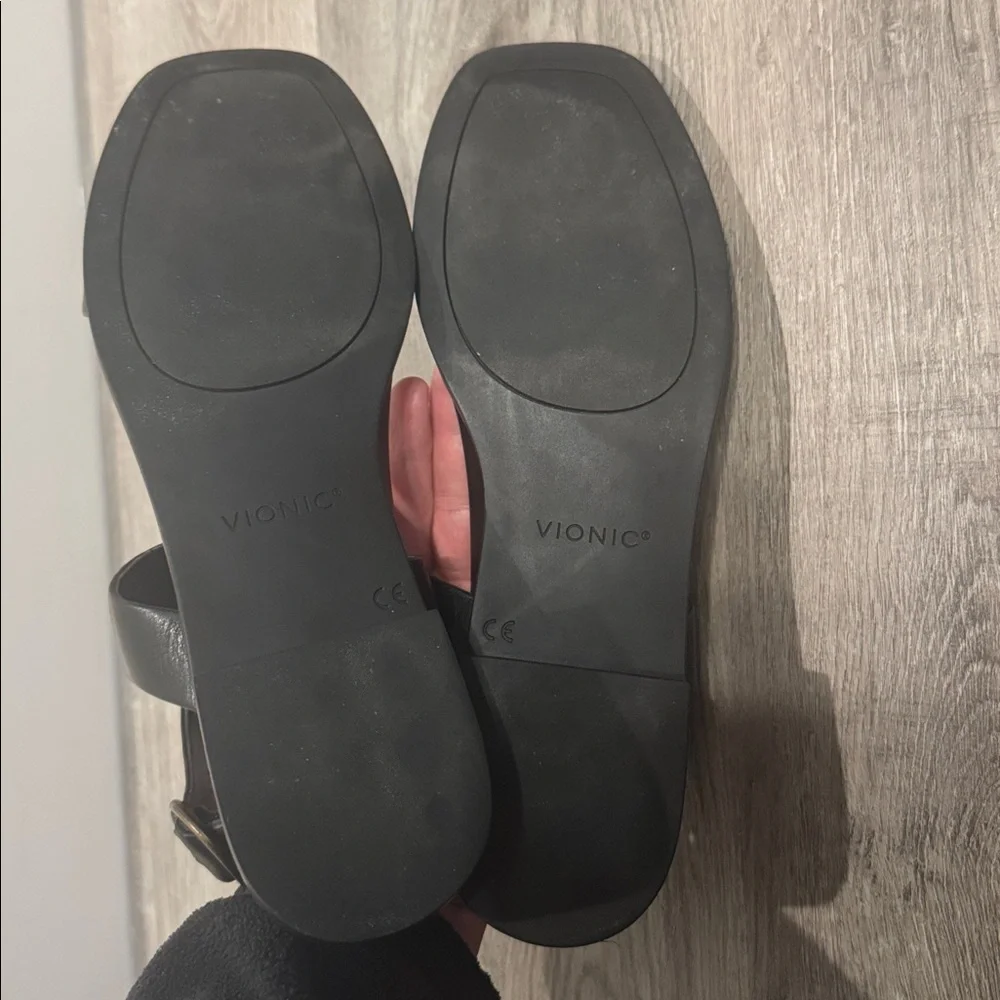 Vionic black strappy sandals - Picture 4 of 8